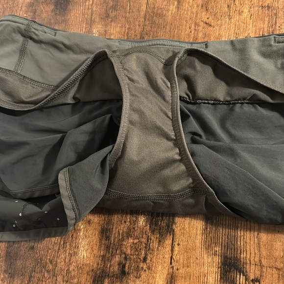 Lululemon shorts. Size 4 - Picture 5 of 6